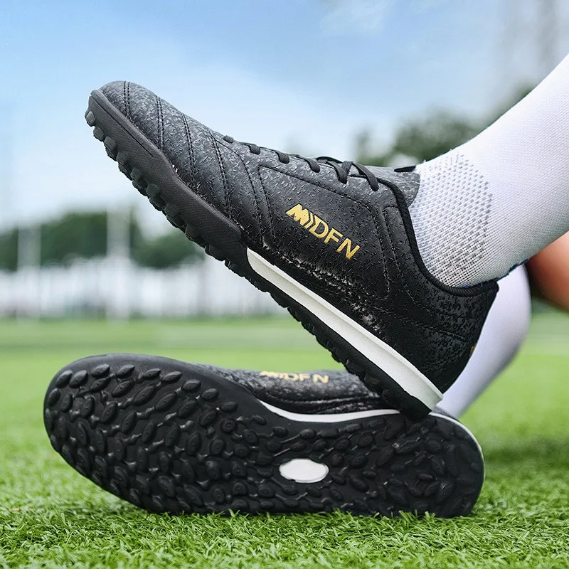 Nuevos zapatos de fútbol sala para niños, talla 32-47, zapatos de fútbol de corte bajo TF/FG para hombres, zapatos de fútbol ligeros antideslizantes para hombres al aire libre, Tenis Hombres