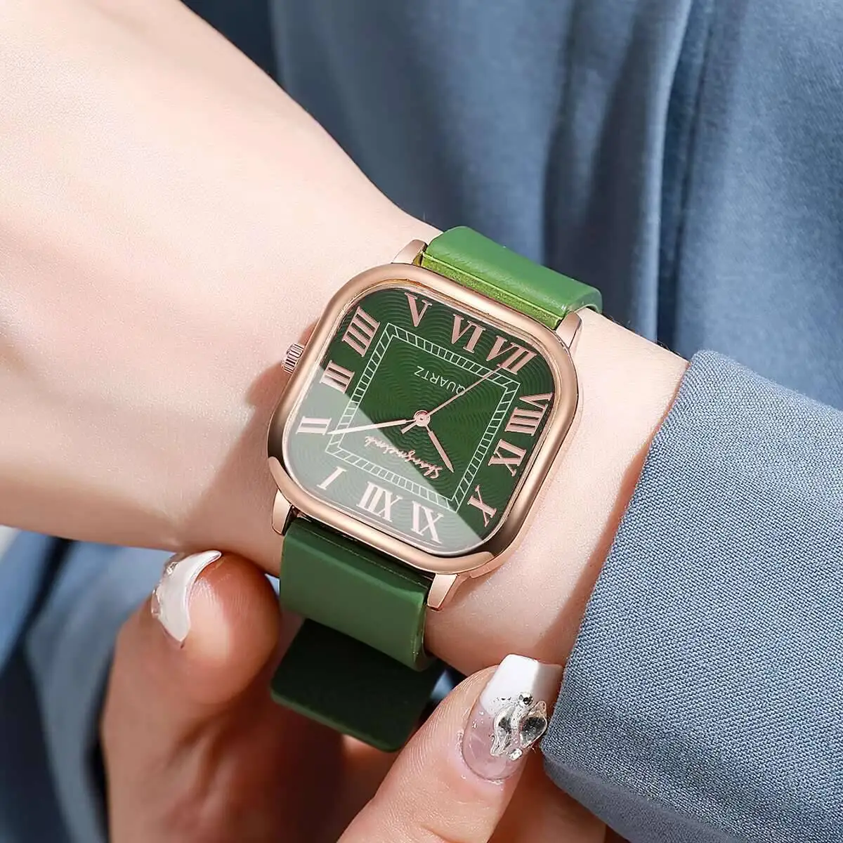 أزياء ساحة النساء الساعات عارضة سيليكون الفرقة روما الهاتفي كوارتز ساعة اليد للسيدات ساعة Reloj Mujer