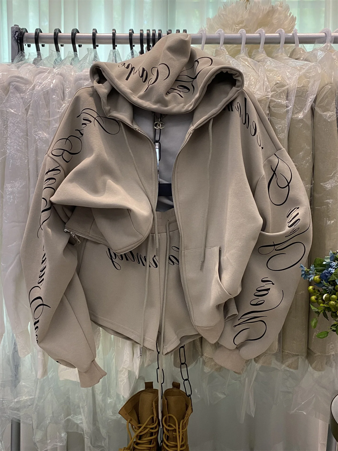 

Американский повседневный женский комплект: худи и брюки, весна-осень, облегающий костюм-двойка, модный, для работы и отдыха