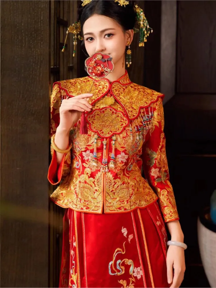 Wedding dress Chinese-style bride's dragon and phoenix toasting