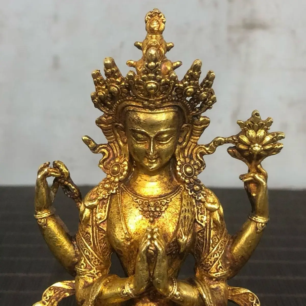 Gilt Four-armed green tara avalokitesvara bodhisattva Ornament Decoration Tea Pet Figurines Desk Decor Accessories