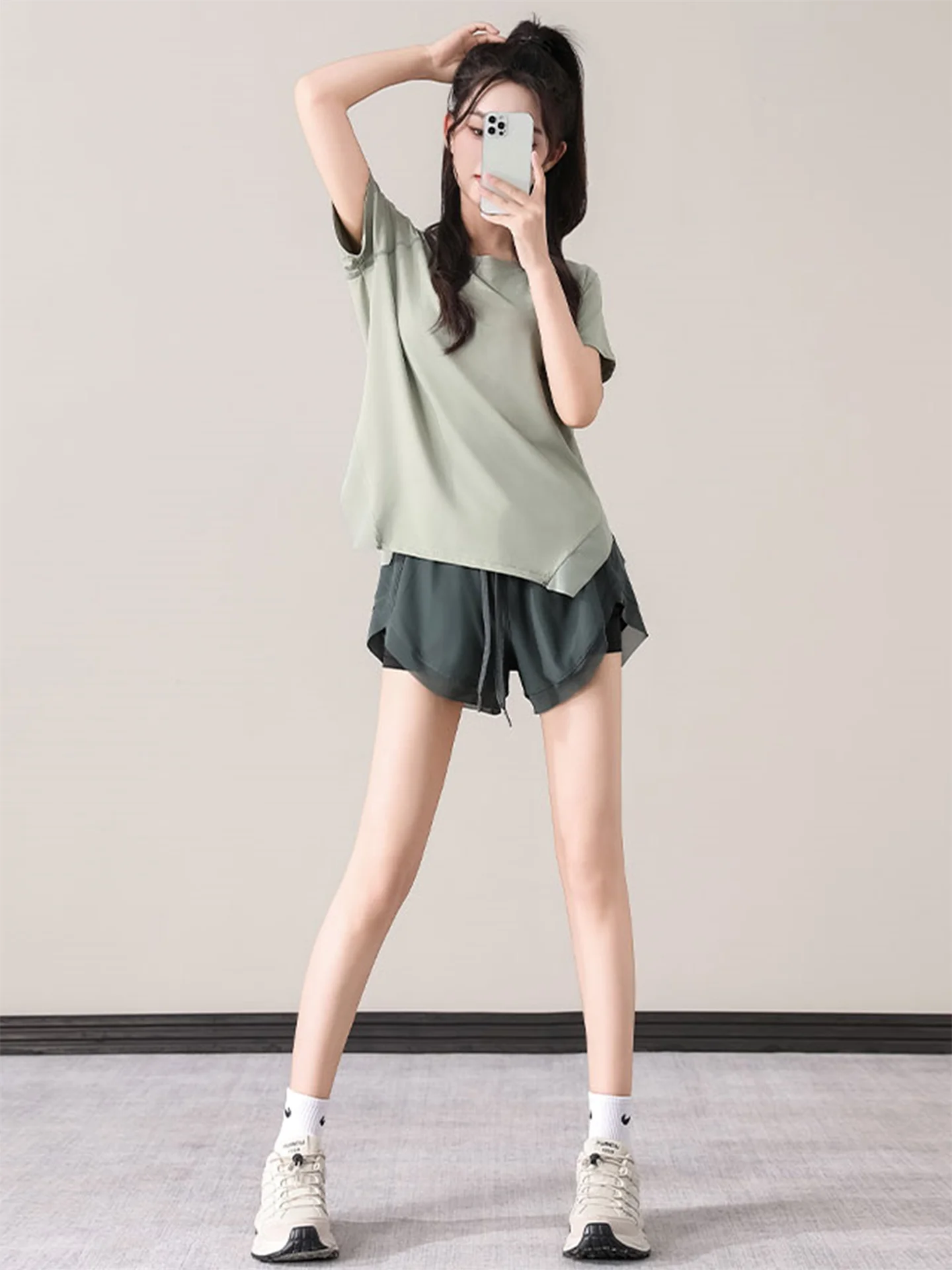 

2025 Summer New Women's Badminton Sports Set Thin Loose Qui Dry Running Climbing Fitn Yoga orts Breathable Nylon Fabric