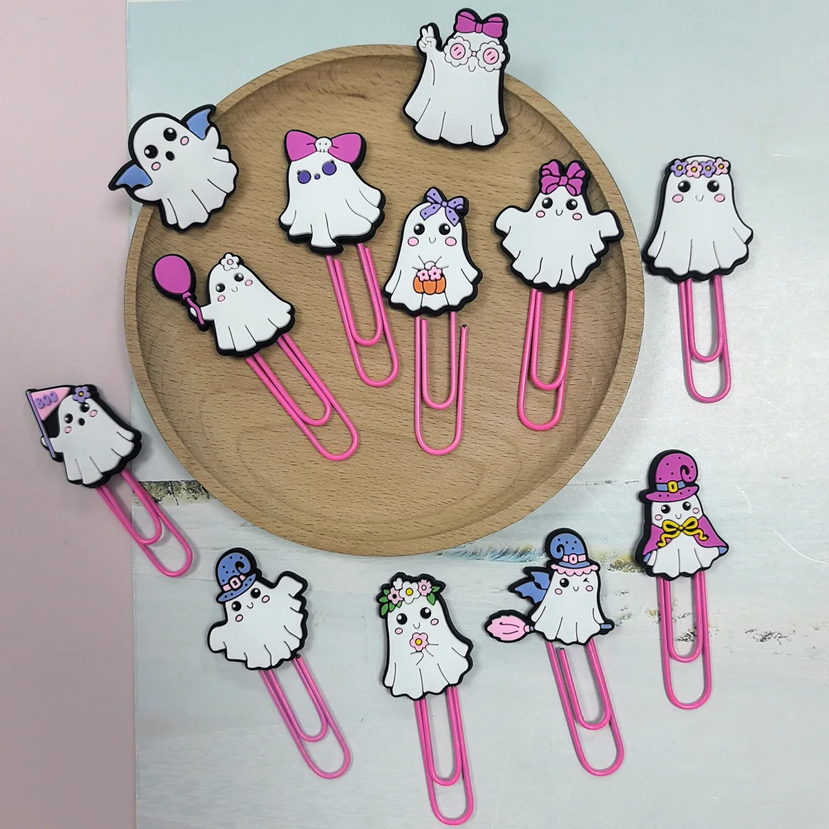 15 Stück zufällige Muster Halloween Cartoon Lesezeichen DIY Student Briefpapier rosa Aufbewahrung Büroklammern kleiner Geist Büroklammern süßes Halloween-Geschenk