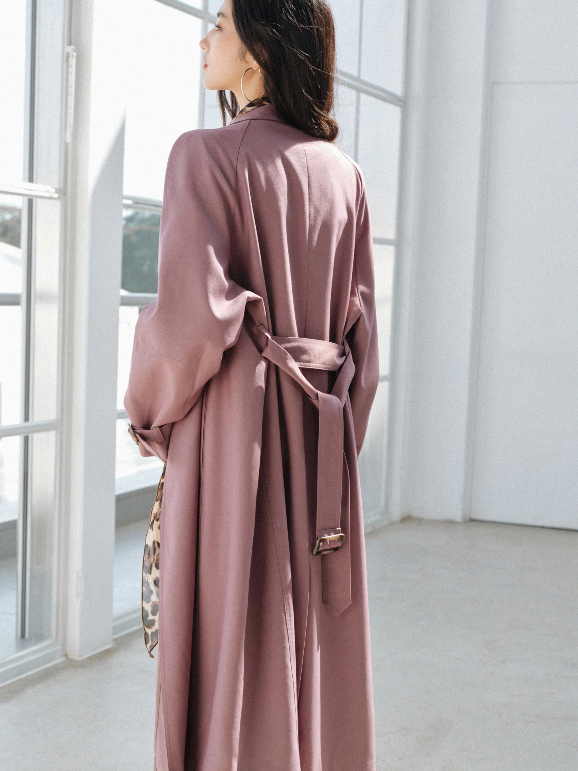 Elegante oversized trench coat feminino solto longo com cinto jaqueta leve outerwear chique lapela design para casual escritório olhar