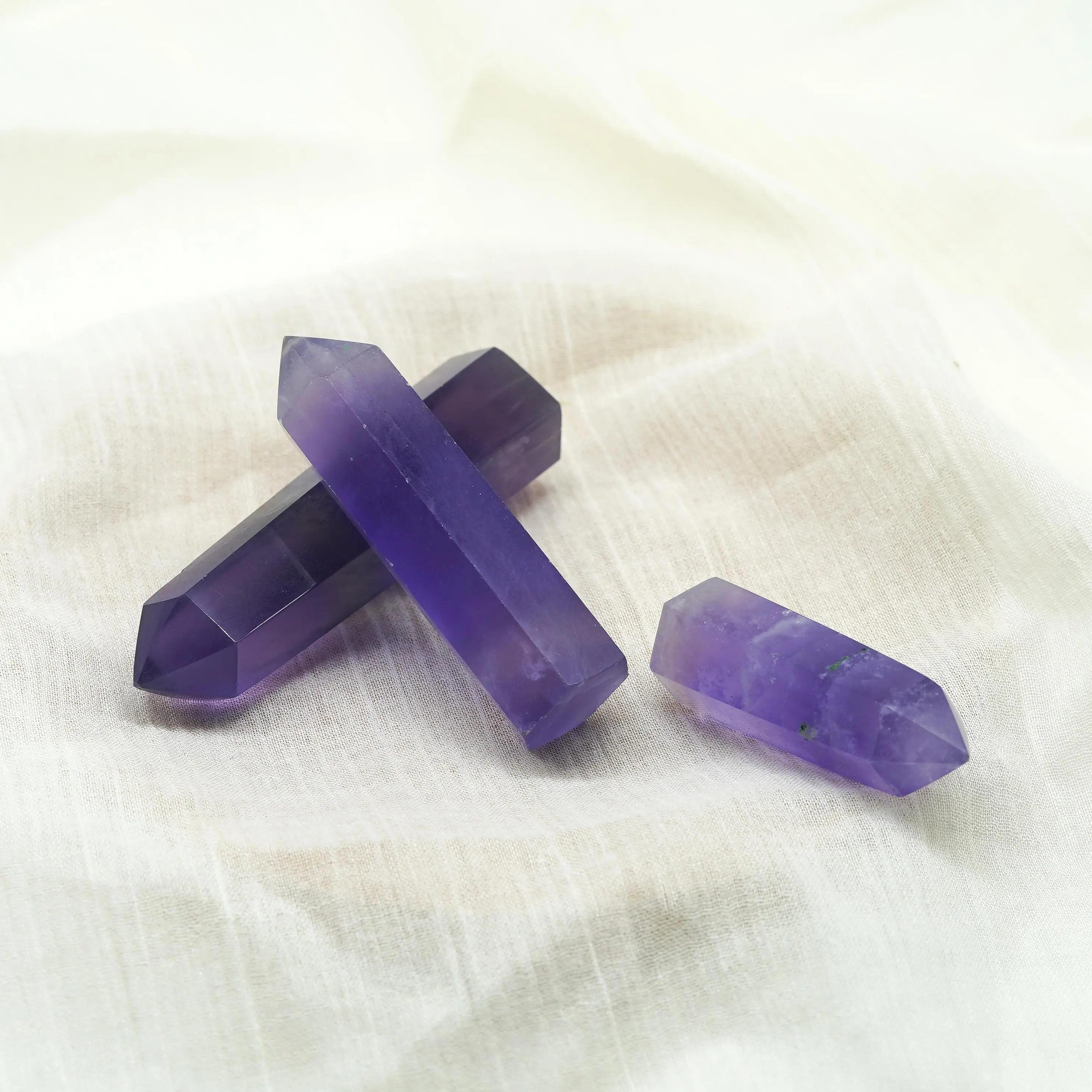 

Natural Energy Purple Fluorite Crystal Point Prism Crafts Stone Quartz Tower Mineral Wand Home Decoration Hexagonal Chakra Gift