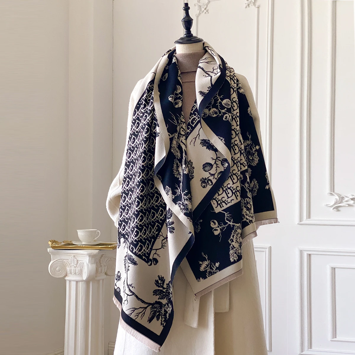 

New Winter Luxury Women's Double-Sided Jacquard Cashmere Scarf Warm Elegant Pashmina Shawl Outdoor Cold-Resistant Windproof