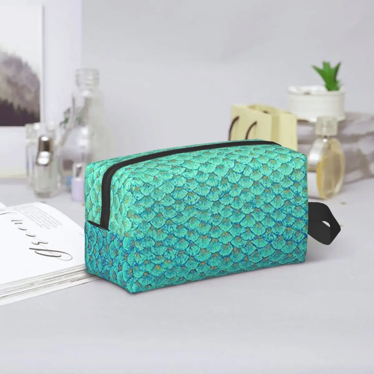 Mermaid Fish Scale Makeup Bag Cosmetic Organizer Storage Dopp Kit Toiletry Cosmetic Bag for Women Beauty Travel