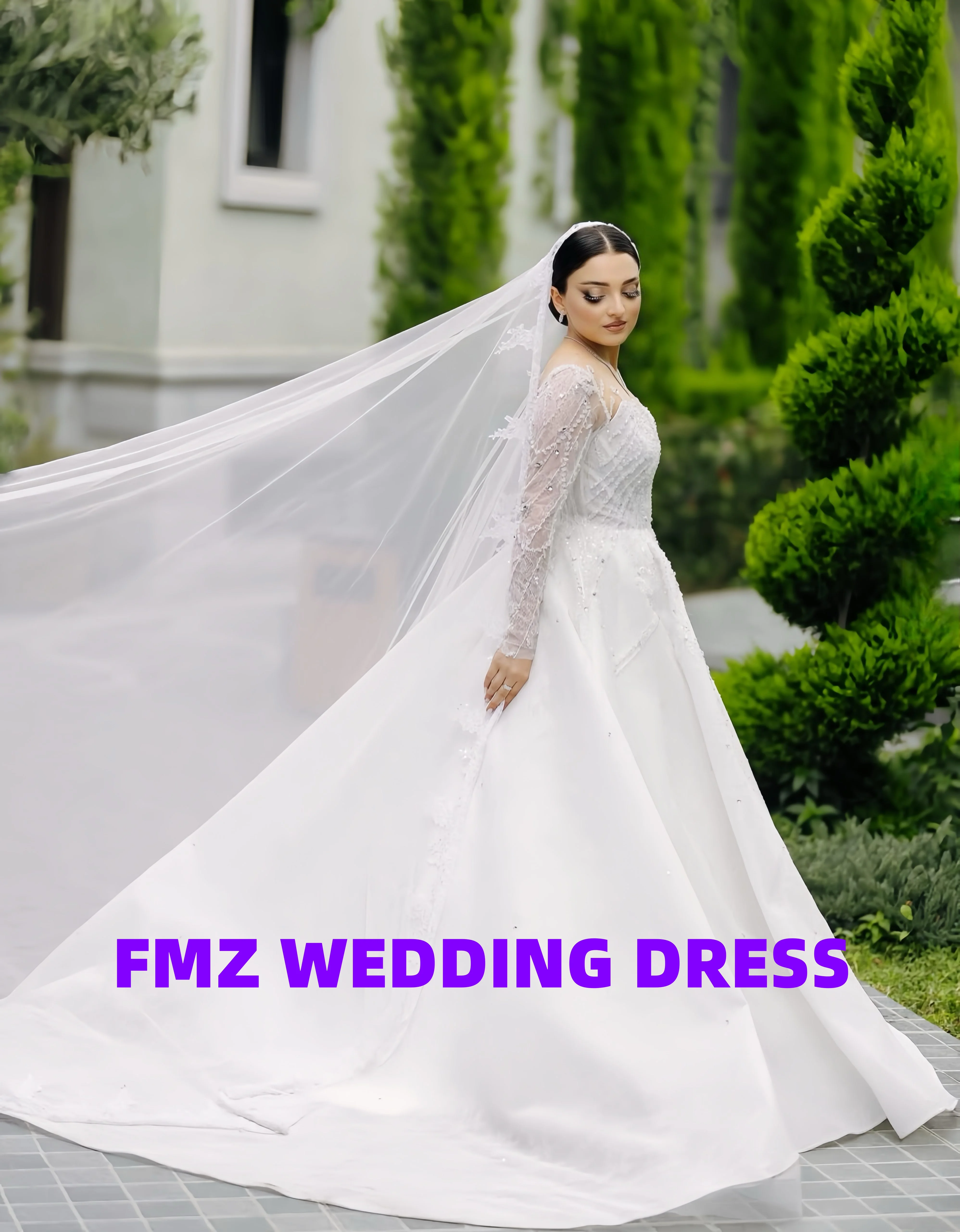 ชุดแต่งงานแบบบอลกาวน์แขนยาวไร้สายประดับลูกปัดสุดหรูแบบสั่งตัด แอมันดา โนเวียส เวสติโดส เด โนเวีย แอมันดา'ส โนเวียส