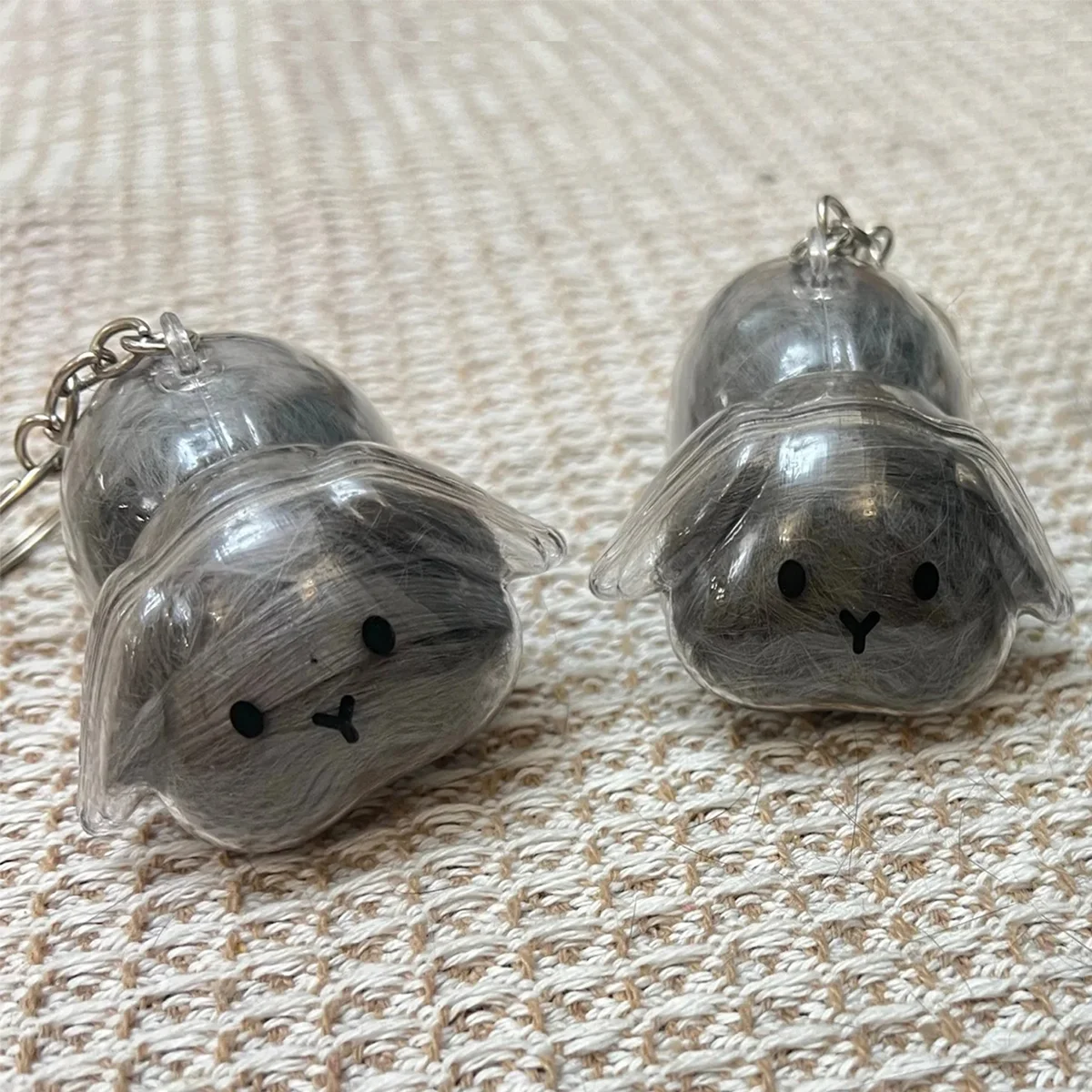 Transparente Andenkenflasche aus Kaninchenhaar, Aufbewahrungskapsel für Tierhaare, Schlüsselanhänger, durchdachtes Geschenk für Kaninchenliebhaber und Besitzer – Detail 8