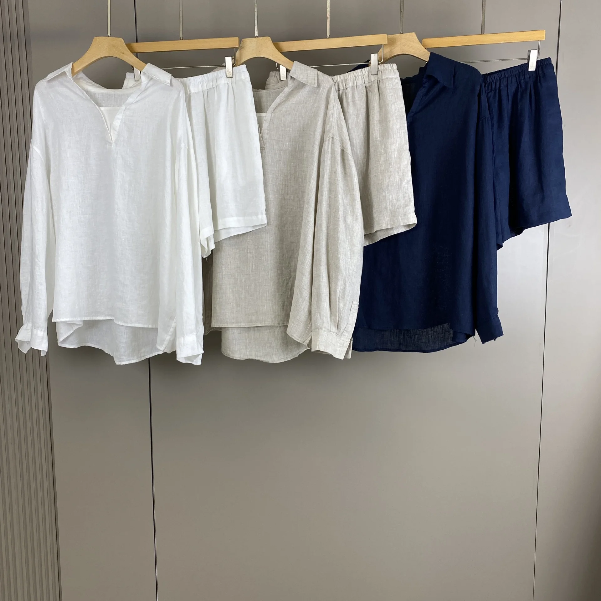 

2026 Spring/Summer Women's 100 Linen Matching Two-Piece Sets V-Neck Long-Sleeve Top and Elastic Waist Shorts Suit