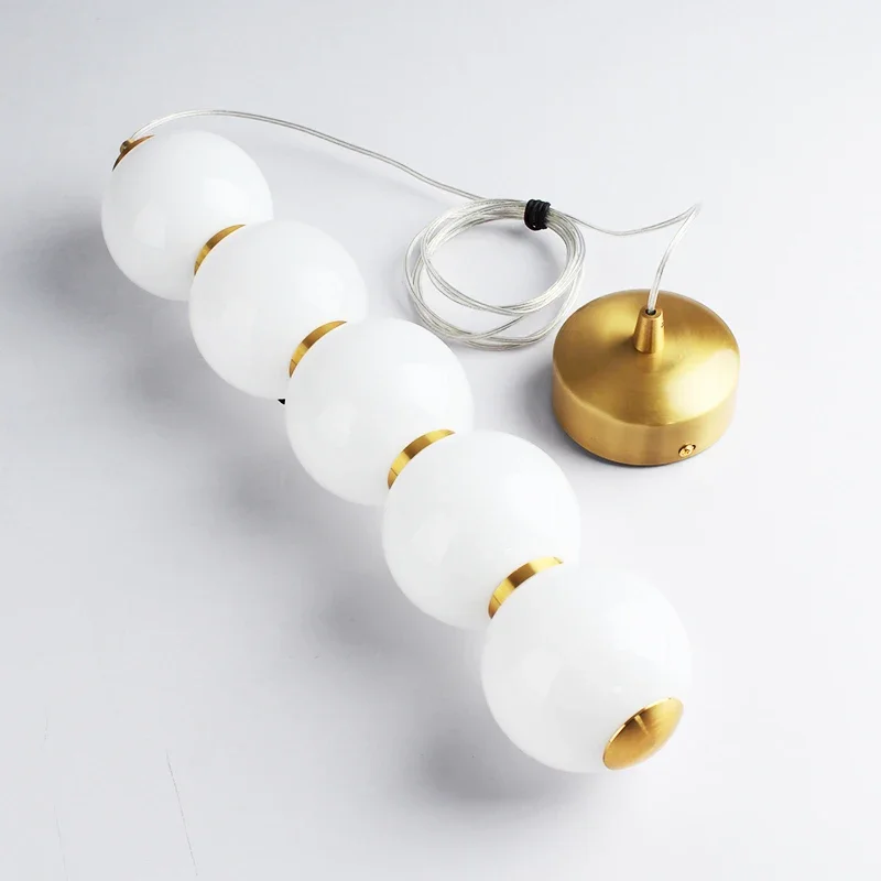 Lampe LED Suspendue en Forme de Boule de Verre Blanc au Design Moderne, Luminaire Décoratif d'Nik, Idéal pour un Salon, une Chambre à Coucher ou des Escaliers, Correction par 73 Brillants