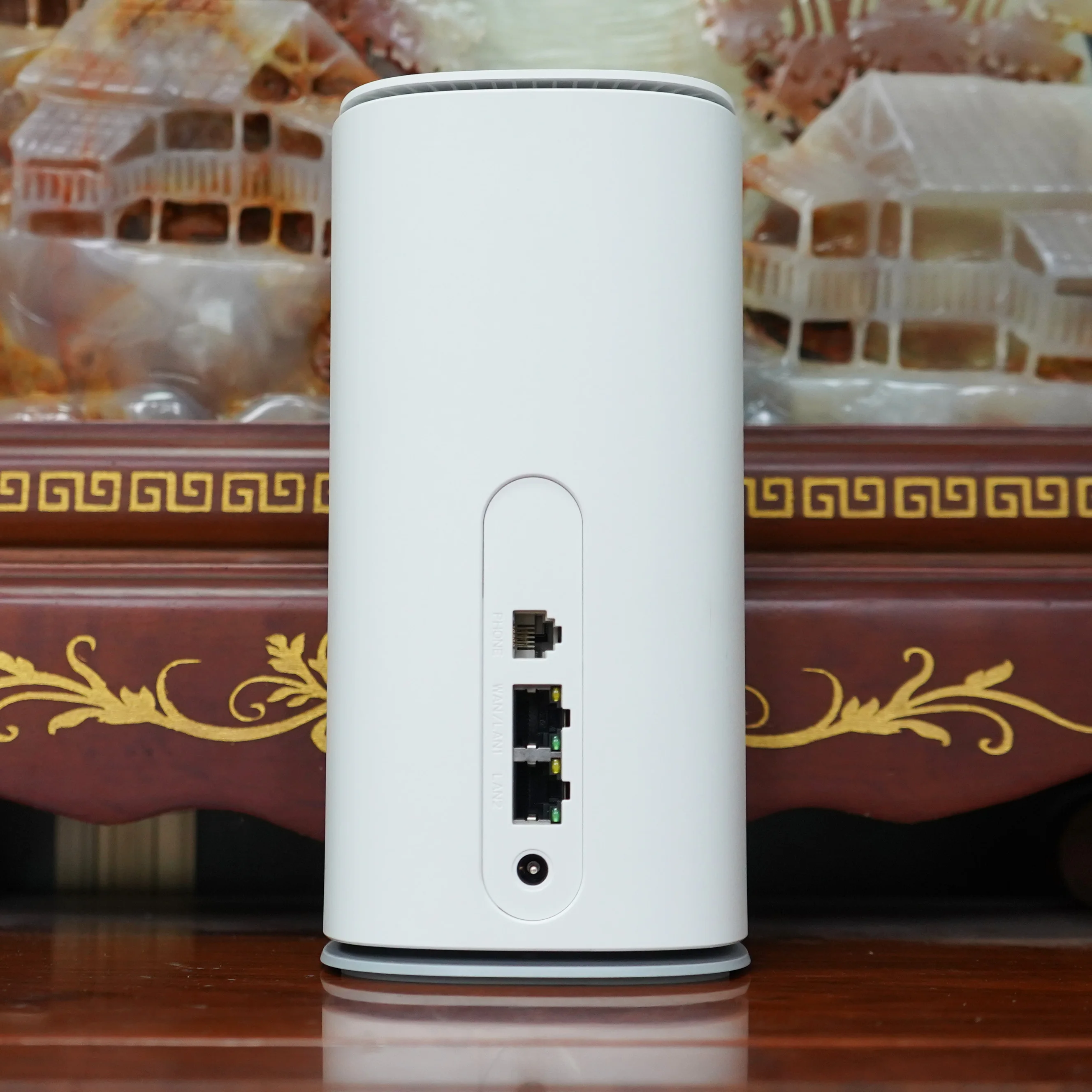 Vodafone MC888 Ultra – odblokowany router domowy 5G z obsługą WiFi, szybkie połączenie WiFi 6, prędkość do 3,8 Gbps, elegancki design i niskie zużycie energii. — zdjęcie produktu 3