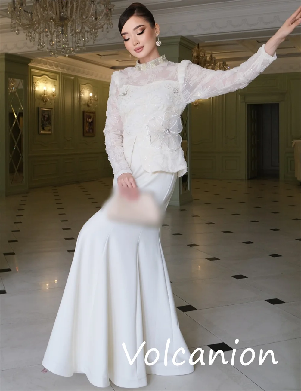 ที่กําหนดเองคลาสสิกประณีตเจอร์ซีย์ประดับด้วยเลื่อมจีบทรัมเป็ตคอสูงชุดยาว Bespoke โอกาสสบายๆ