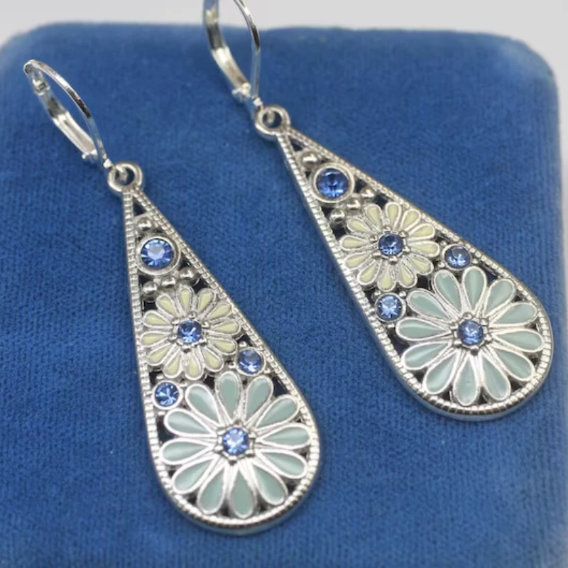 

Vintage Water Drop Dangle Earrings, Petal Design with Synthetic Zircon Stamen, Fashion Women's Earrings