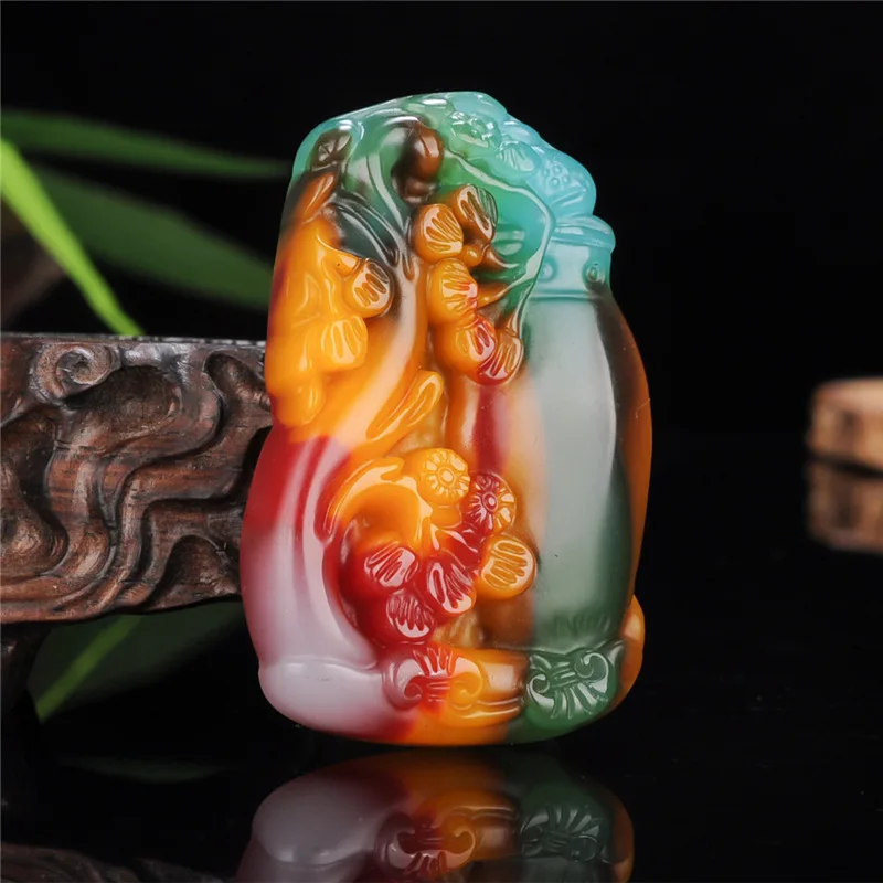 Colorful Jade Vase Pendants for Men and Women Are Safe and Simple Pendants.