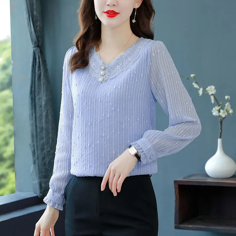 Office Lady Lace Spliced Shirt Fashion Folds Spring Autumn Elegant V-Neck Female Clothing Long Sleeve Chic Pearl Button Blouse