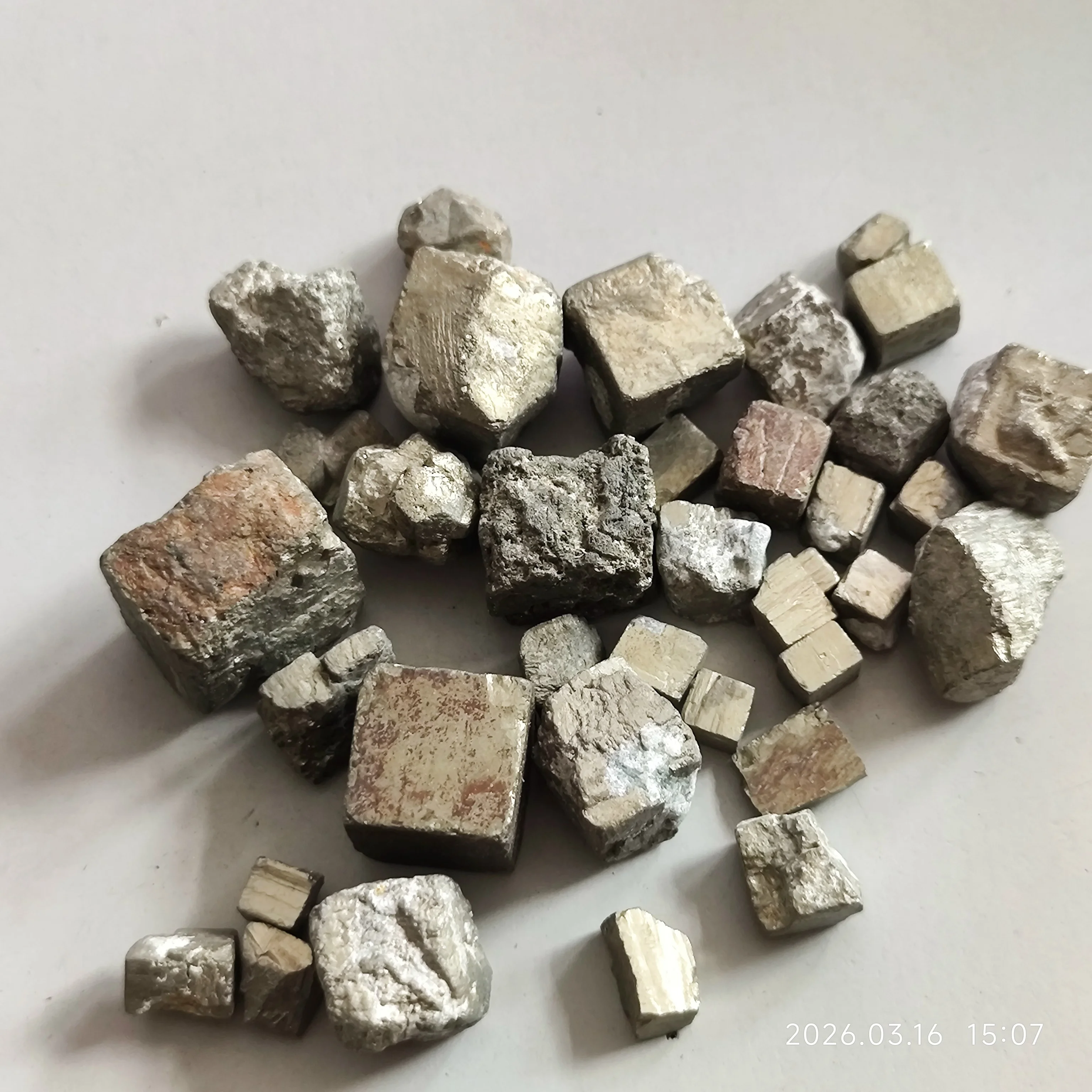 Natural Pyrite Stone Cube Quartz Crystal Stone Mineral Fool's Gold Stone Rough Healing Teaching Specimen Mineral Home Decor