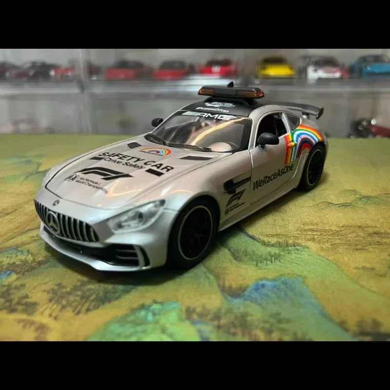 1:24 ベンツAMG GT F1セーフティカー 合金製モデルカー サウンド&ライト プルバック式 おもちゃの車 男の子向け 高級コレクション オーナメント カーモデル