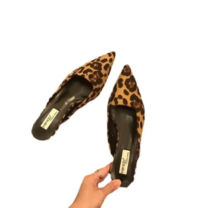 Nuove ciabatte a punta moda stampa leopardata pantofole da donna scarpe casual da donna tacchi bassi eleganti scivolo da esterno per donna