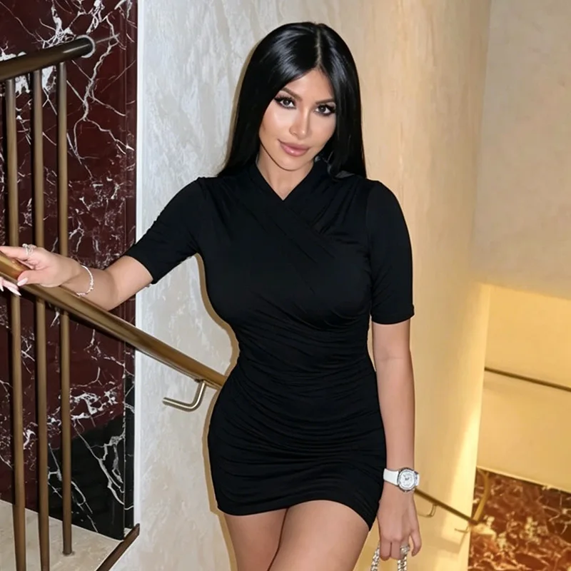 Elegantes, gerafftes Bodycon-Minikleid für Damen – Sommerliches, sexy, figurbetontes Kleid mit überkreuztem Ausschnitt und kurzen Ärmeln für Club und Party – Detail 5