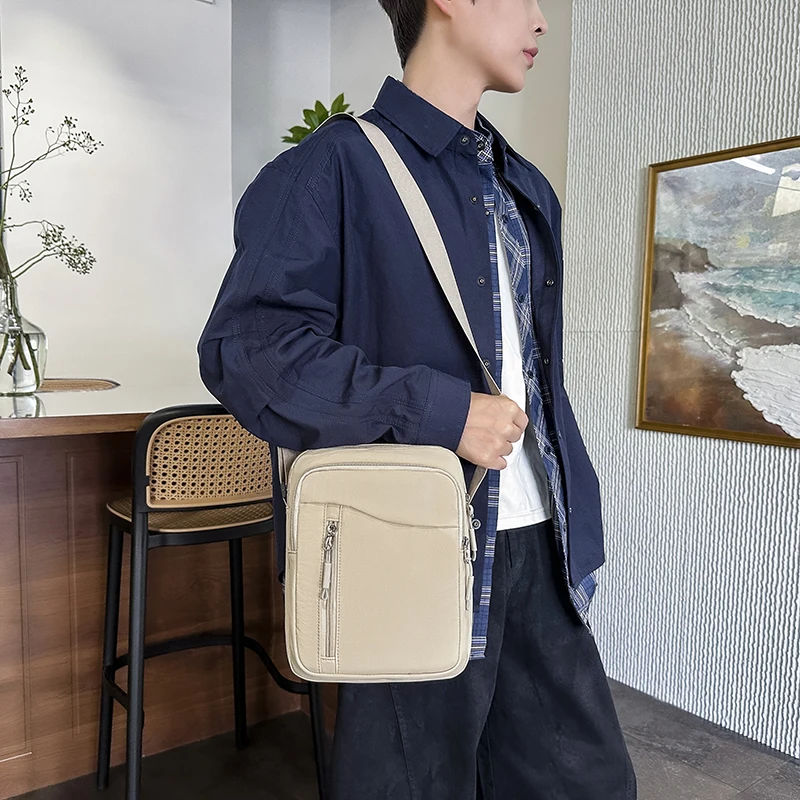 Herren-Umhängetasche aus Nylon, lässige Pendler-Outdoor-Mode-Schultertasche, wasserdichter Rucksack im Street-Style, einfarbig – Detail 11