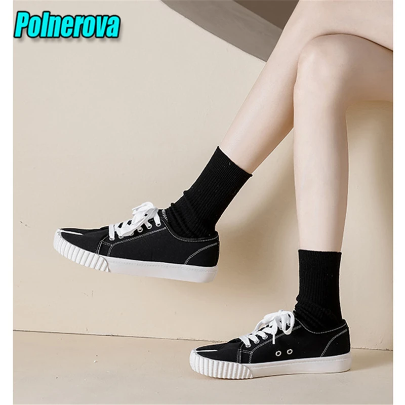 Women's Tabi Canvas Shoes Split Toe Lace-Up Flats Casual Shoes Fashion Brand Design Black White Sneakers Daily Walking Shoes