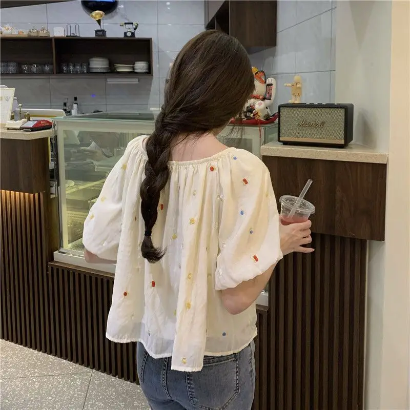 Słodkie haftowane damskie 2024 Summer New Spliced Pullover O-Neck Folds Fashion Loose Casual Bubble Short Sleeves Blouses Shirts