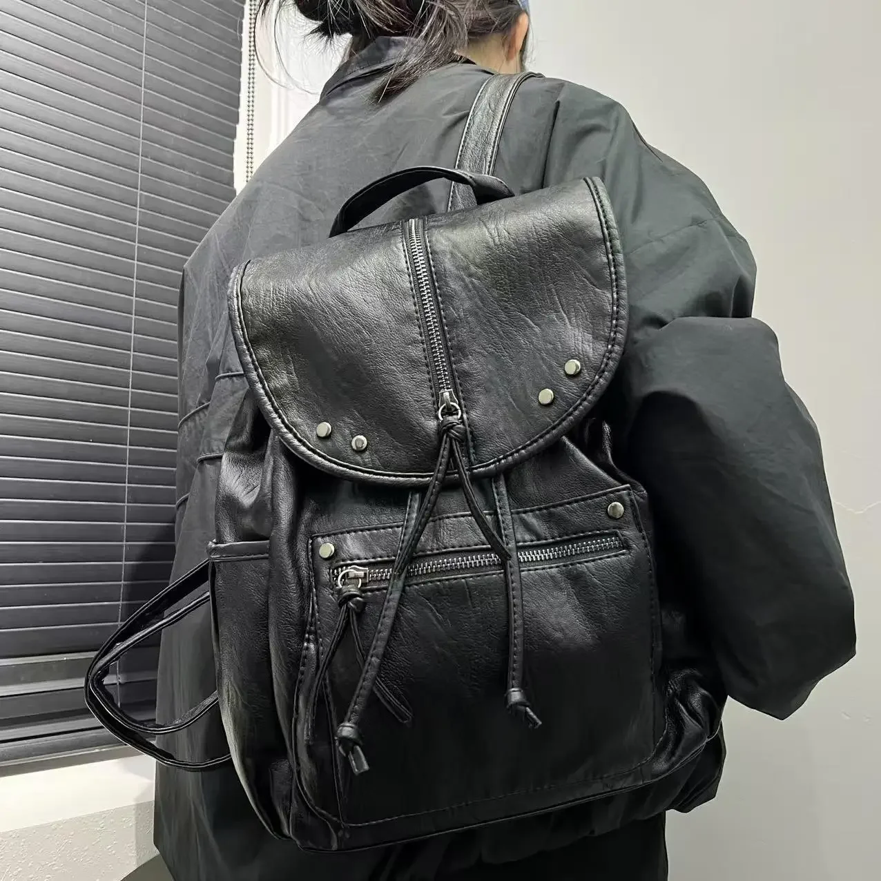 

Рюкзак для девочек, повседневный школьный рюкзак, индивидуальный модный ретро новый рюкзак из искусственной кожи, женская сумка, черная пригородная сумка