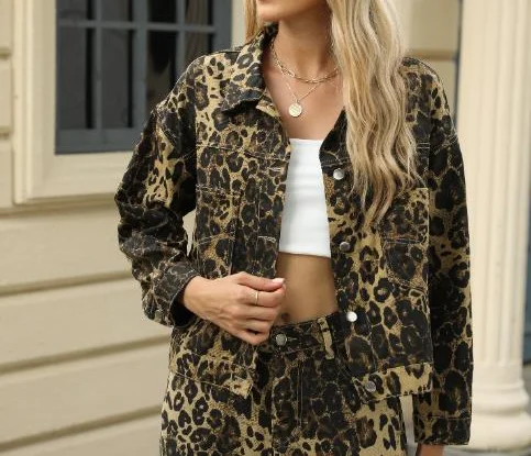 

Осенняя модная джинсовая куртка с леопардовым принтом для женщин, модная приталенная джинсовая куртка в уличном стиле с лацканами