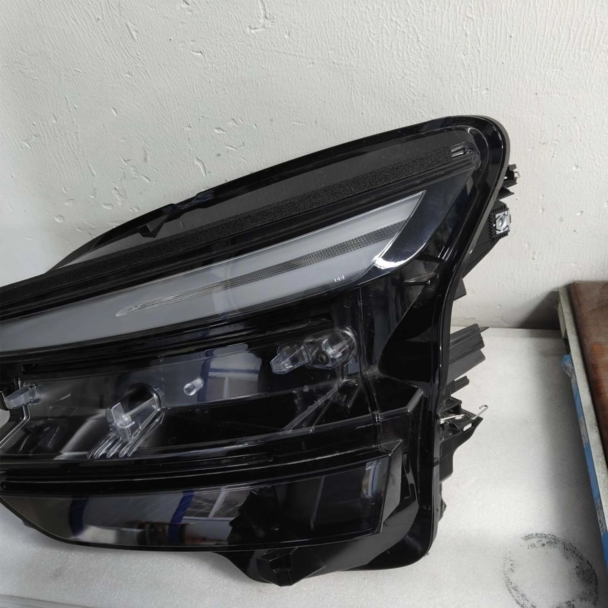 For 2025-2026 Tesla Model Y OEM LED Headlight Assembly, Front Headlamp & Headlight Lens Cover Replacement Parts