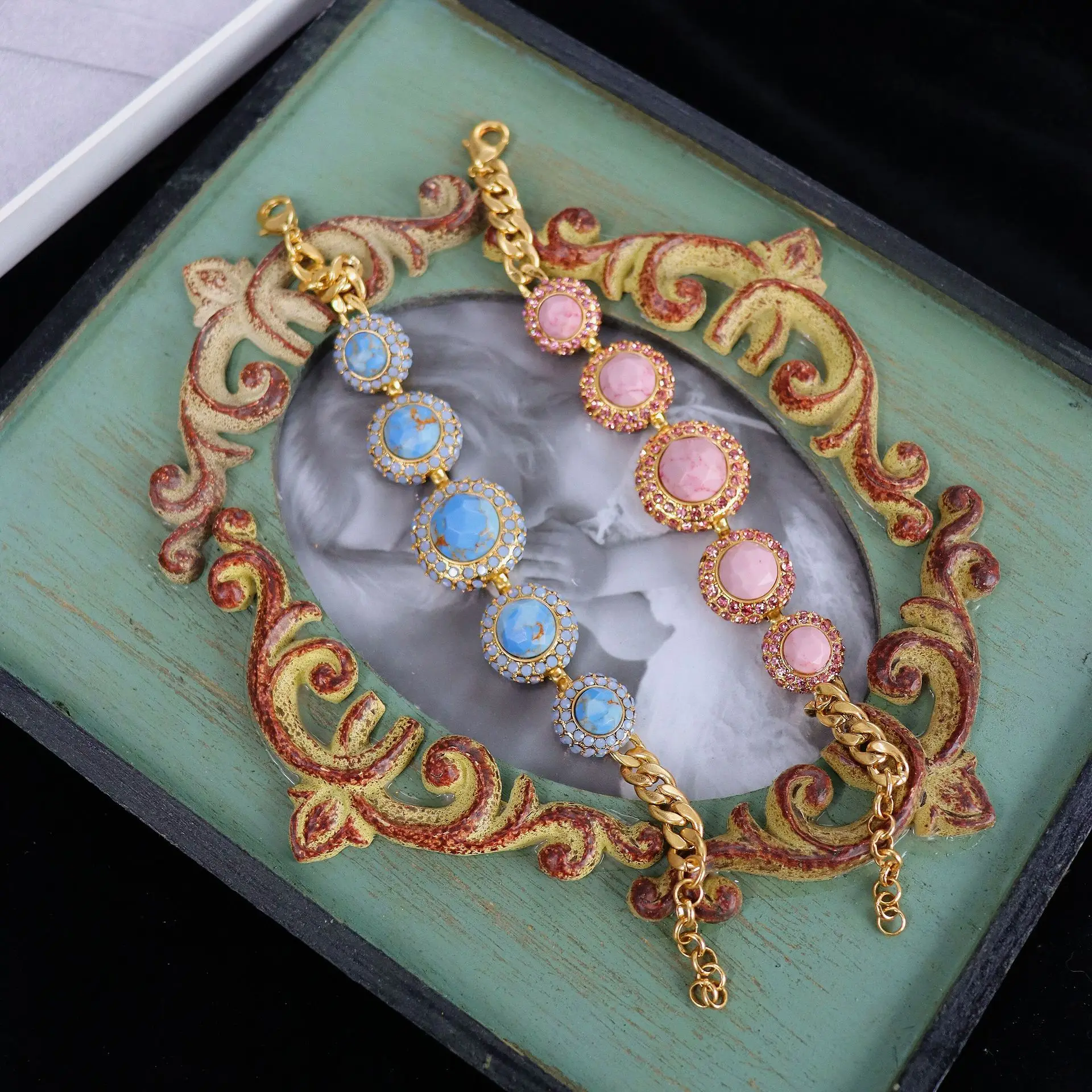 

Vintage jewelry fashion Classic Luxury temperament Colorful rhinestones with Bohemian women's gold bracelet
