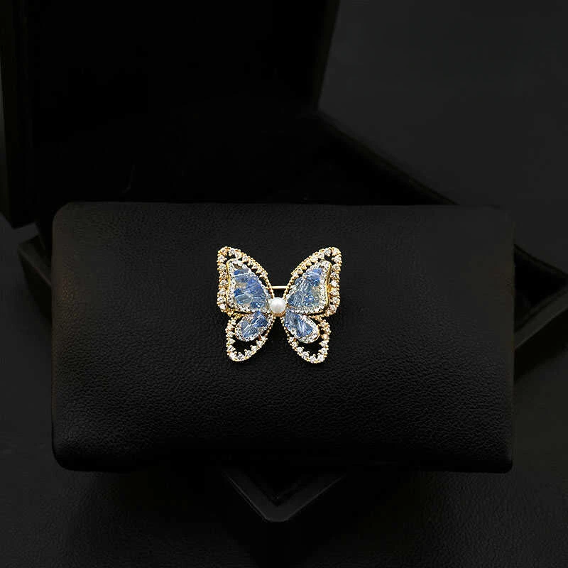 

Crystal Butterfly Blue Brooch Women Neckline Corsage Decorative Pin Fashion Suit Ornament Pearl Jewelry Clothes Accessories 5572