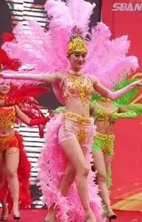 

Атмосферный костюм с открытием перьев, танцевальный костюм самбы, костюм из страусиных перьев