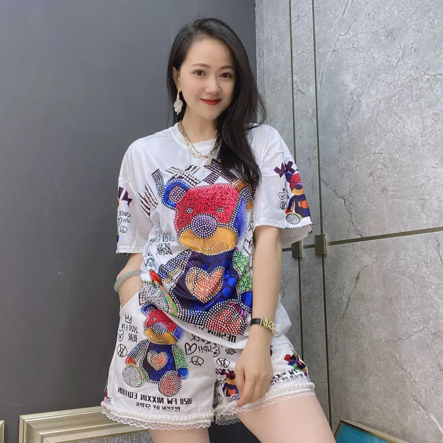 

2024 Spring Two Piece Sets Women Colorful Bear Diamonds Tracksuit Casual Loose Knitting White Tops and Shorts Conjunto Feminino