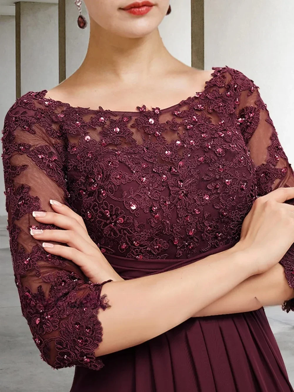 

Burgundy Chiffon Mother of The Bride Dress Scoop Neck 3/4 Sleeve Beads Sequin Applique Floor Length Wedding Guest Gown