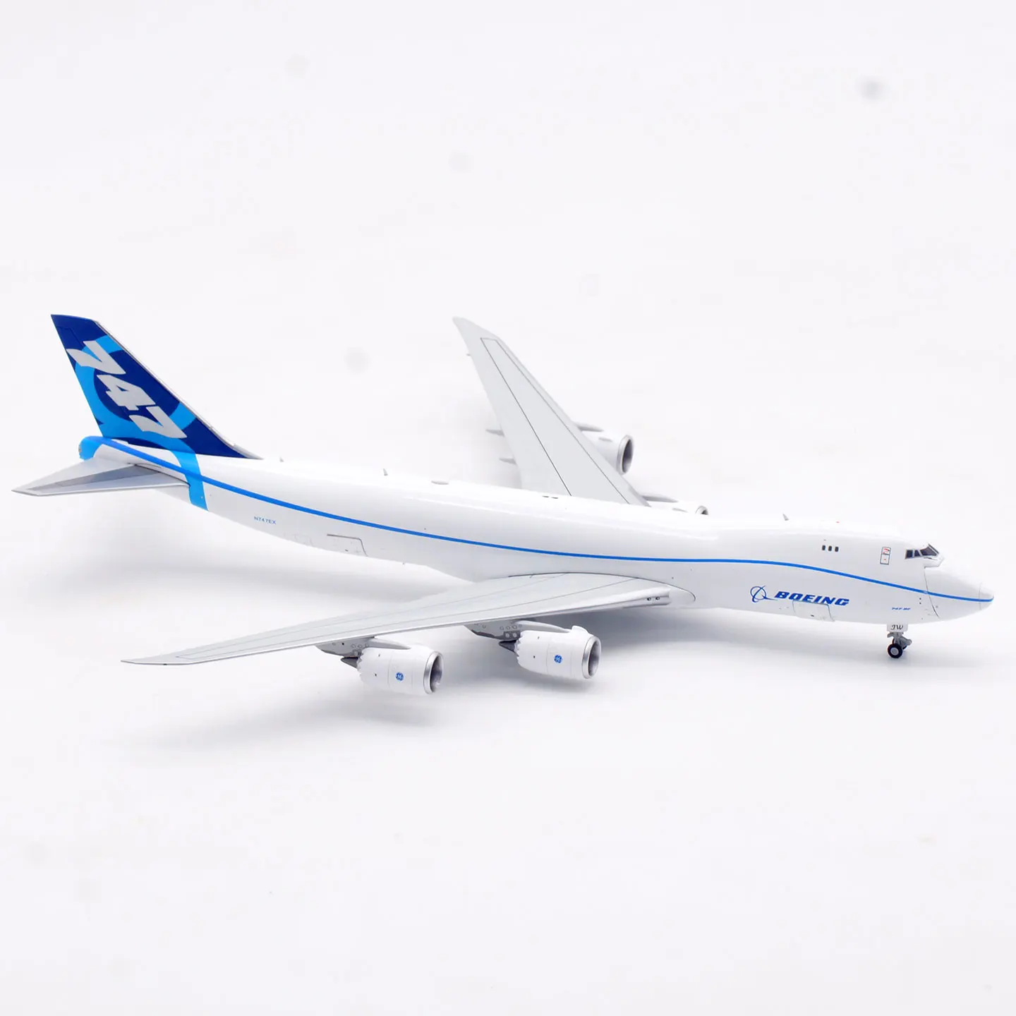 b631004c-alliage-avion-a-collectionner-cadeau-hx-modele-1-400-boeing-'house-color'-b747-8f-modele-d'avion-moule-sous-pression-n747ex-[porte-ouverte]