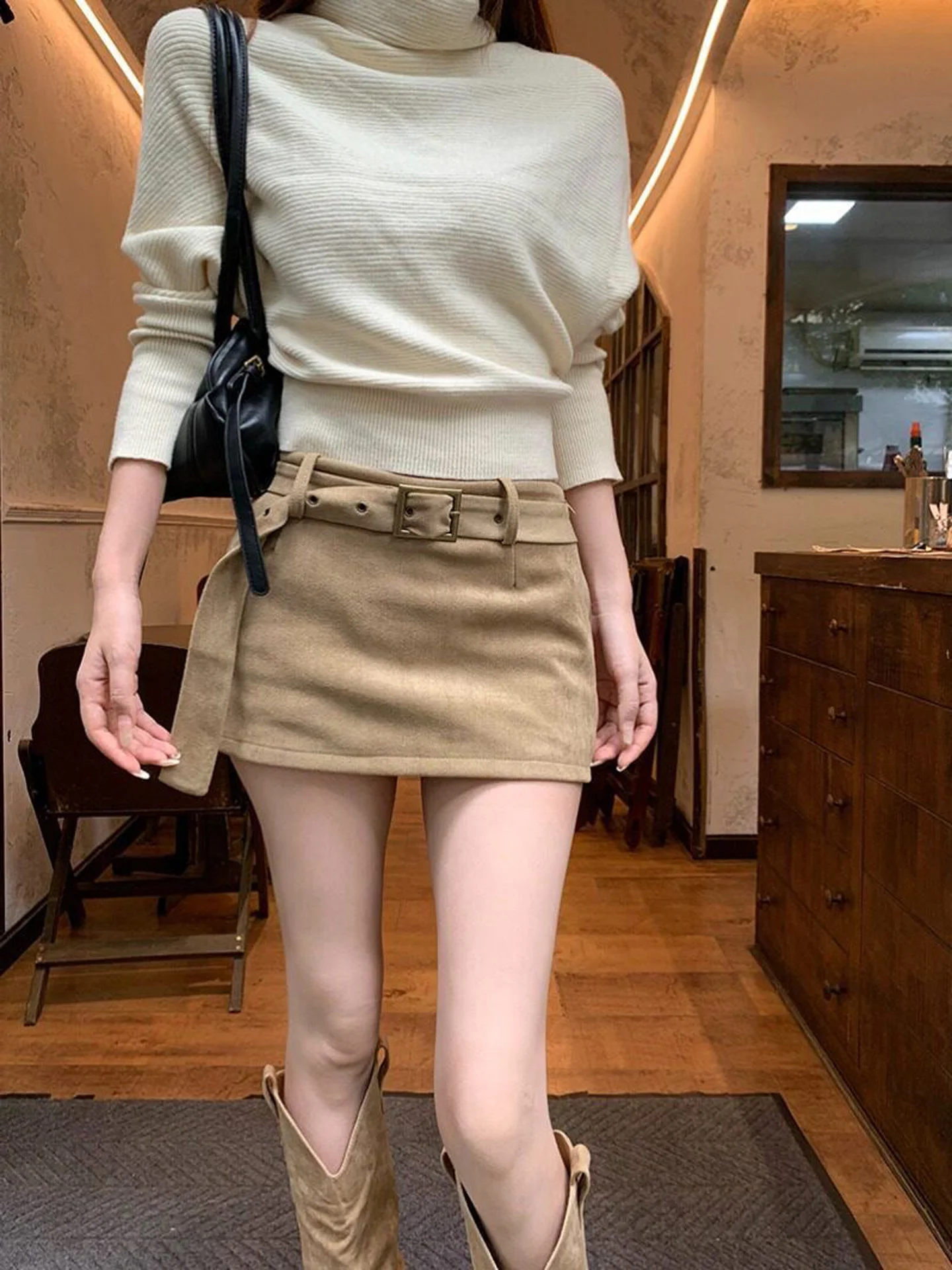 Retro Kaki Color Deer Skin Velvet  Skirt Women's 2026 Autumn New Style Pure Desire Super Short Slimming Bodycon Skirt