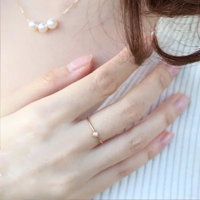 Symulowane Mini pierścionki z perłą dla kobiet dziewczynki prosta moda wykwintne minimalne światło żółte złoto kolor Finger prezent biżuteria KBR010 — zdjęcie 5