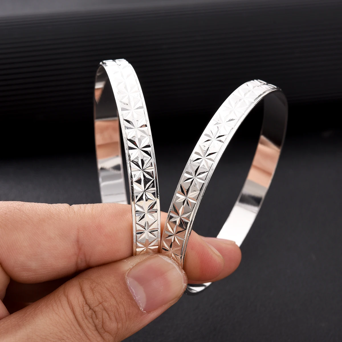 African Dubai Silver Color Exquisite Closed Bangle for Women Middle Eastern Arab Brides Wedding Jewelry Party Gifts