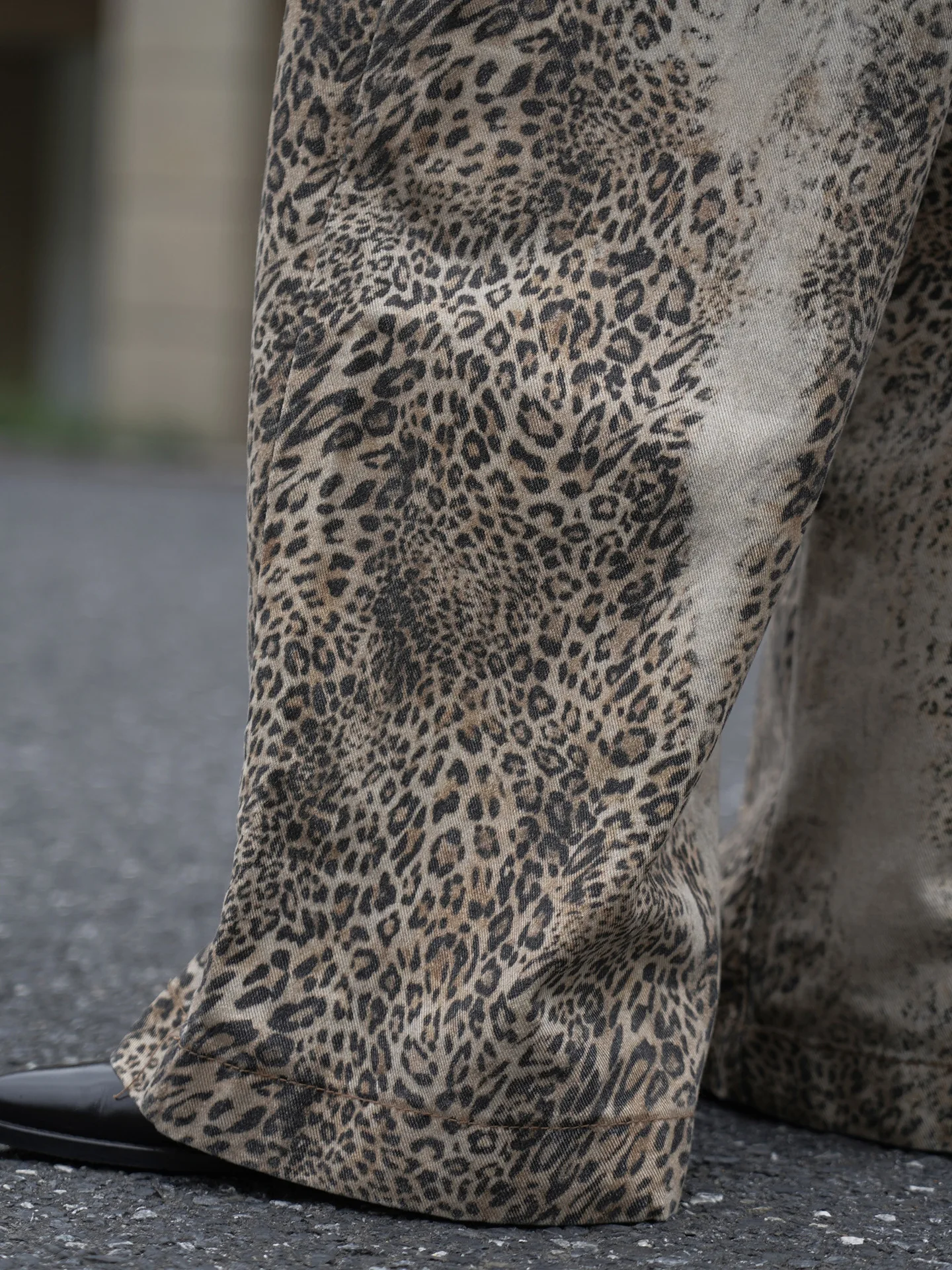 Celana Jeans Wanita Motif Leopard Musim Dingin, Model Kaki Lebar, Bahan Lembut dan Halus, Longgar dan Panjang