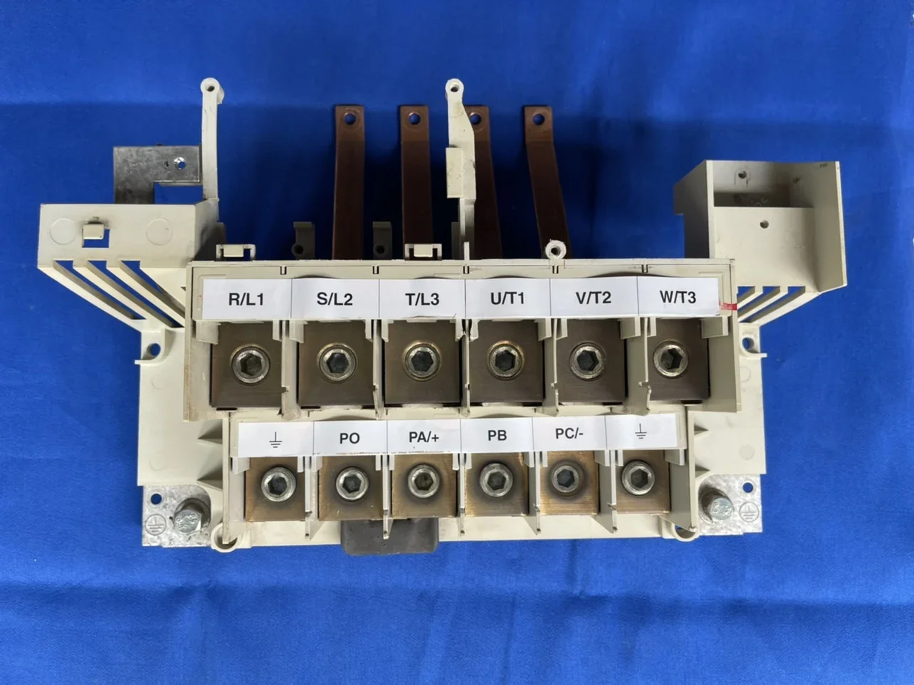 

frequency converter ATV61 or 71 series 45/55/75KW wiring terminal block plastic terminal copper strip