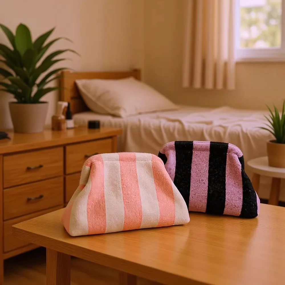 European and American Women's Bag Plush Knit Shoulder Bag Striped Fly Knit Popular Cloud Clutch Makeup Bag