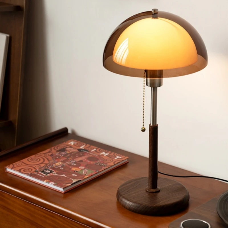 Luminária de Mesa Vintage em Nogueira, Abajur de Ferro com Luz Interna, Luz Quente para Salas de Estar, Quartos e Escritórios