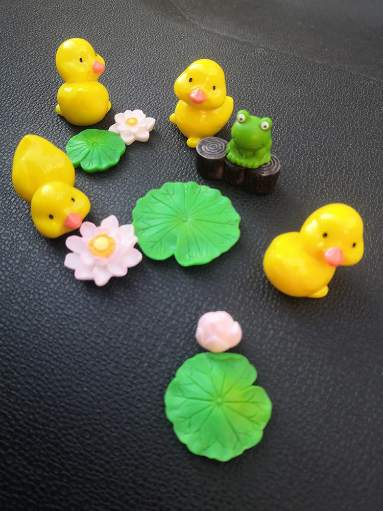BAIUFOR Adorables Mini Figurines de Canards en Résine - Miniatures Jaunes et Blanches de Dessins Animés pour Jardins Féeriques, Aquariums et Jouets pour Enfants