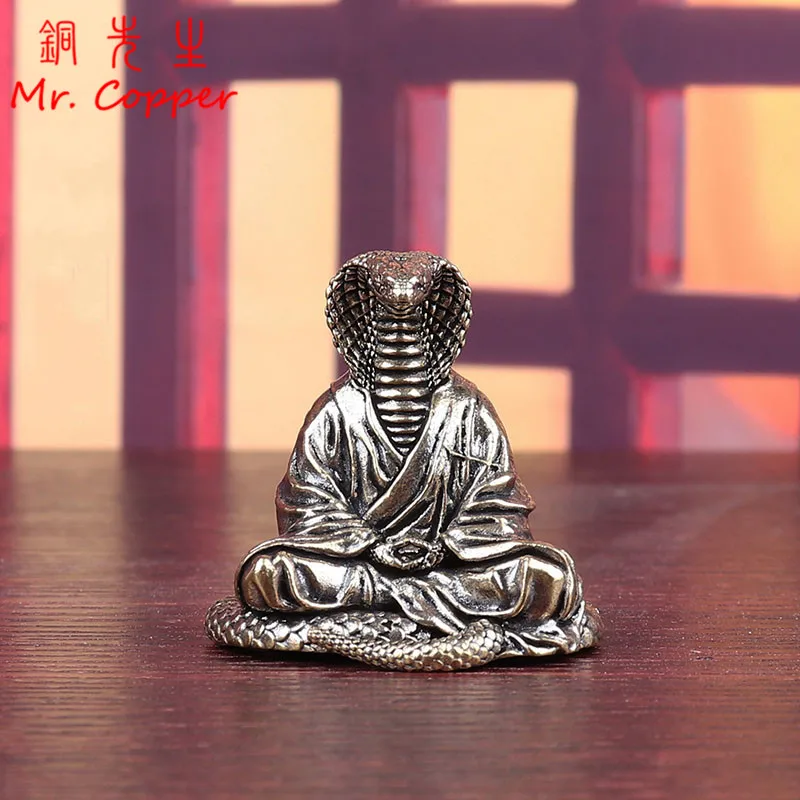 Brass Master Snake Sit In Meditation Figurines Creative Desktop Ornaments Vintage Animal Small Statue Home Decorations Crafts
