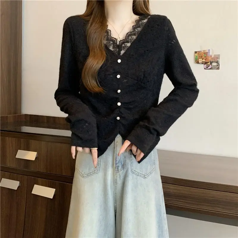 French Style Lace Base Shirt Slim Fit New Fashion with Thick Velvet Long Sleeved Slit Top for Women