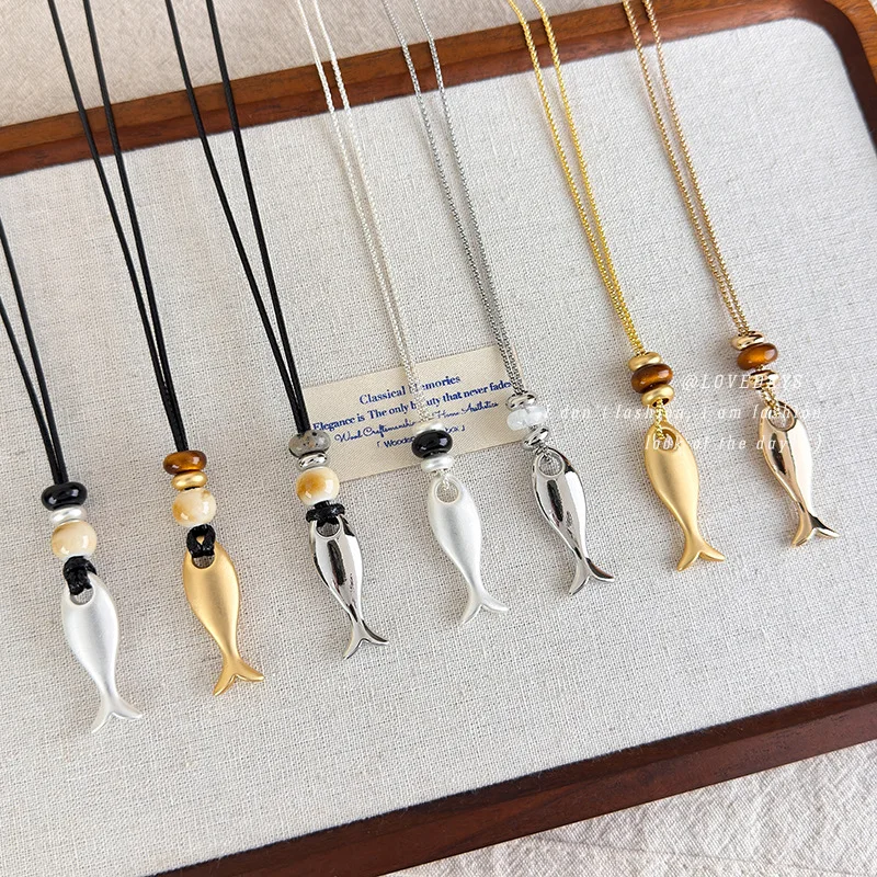 Long Matte Metal Fish Pendant Necklace Minimalist Summer Black Cord Hanging Collarbone Chain Accessory for Women