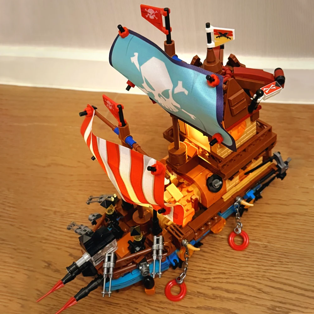 

Ideas Series Medieval Pearl Pirate Ship Model Building Blocks Adventure Boat Bricks Toys For Kid Birthday Gifts With LED 916PCS