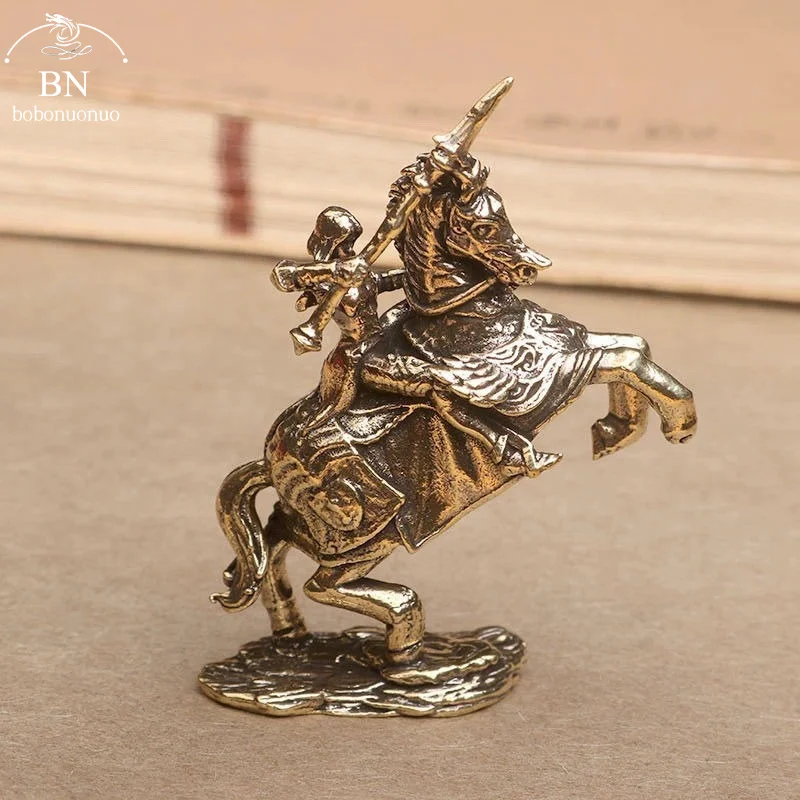 Kupferne Europäische Ritter-Miniaturfigur, Vintage Starker Krieger, Ornament, Schreibtischdekoration, Accessoires