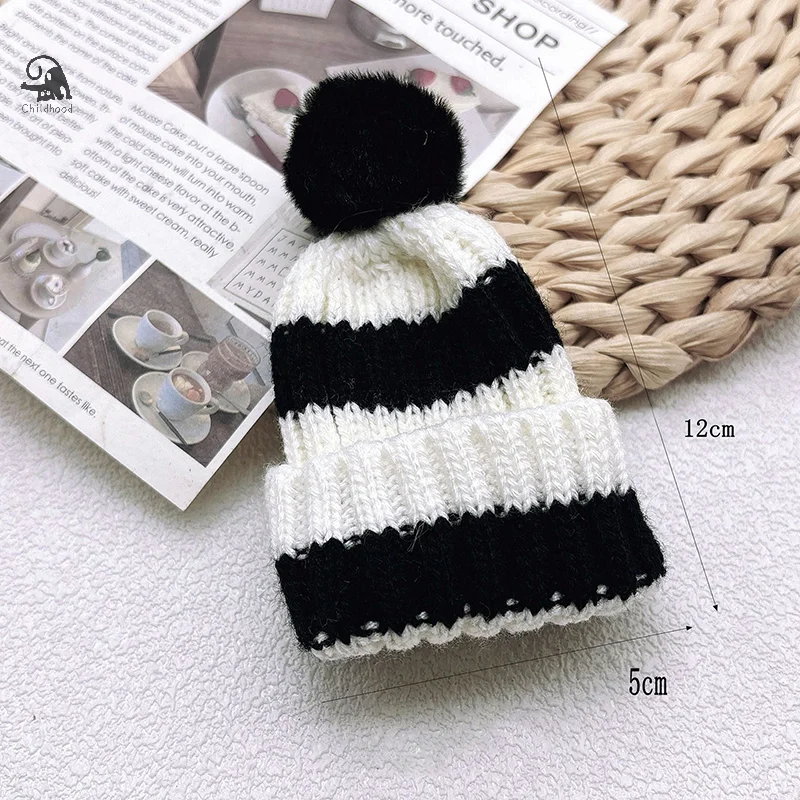 2Pcs Cute Dollhouse Miniature Fashion Curled Edge Knitted Beanie Hat Cap With Hairball Doll House Decoration Dolls Accessories